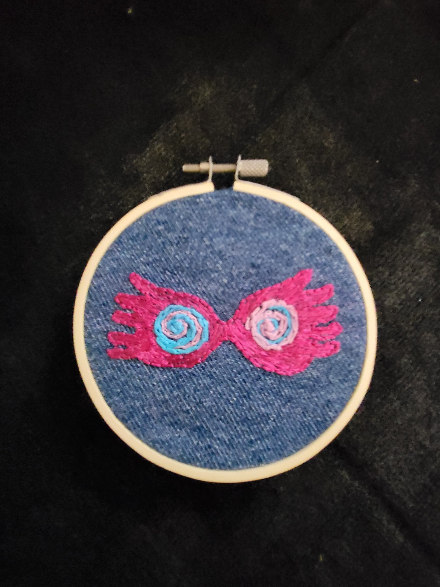 Wall hanging Character glasses