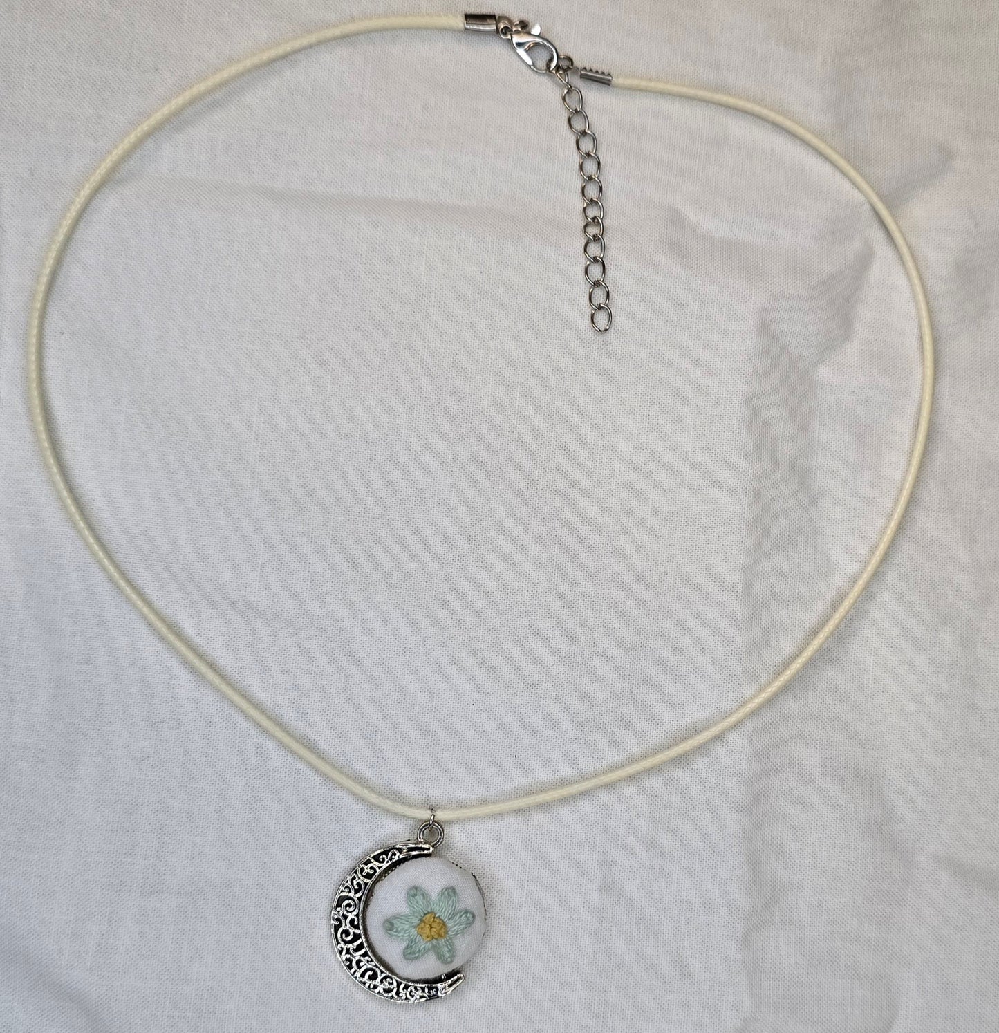 Daisy moon necklace