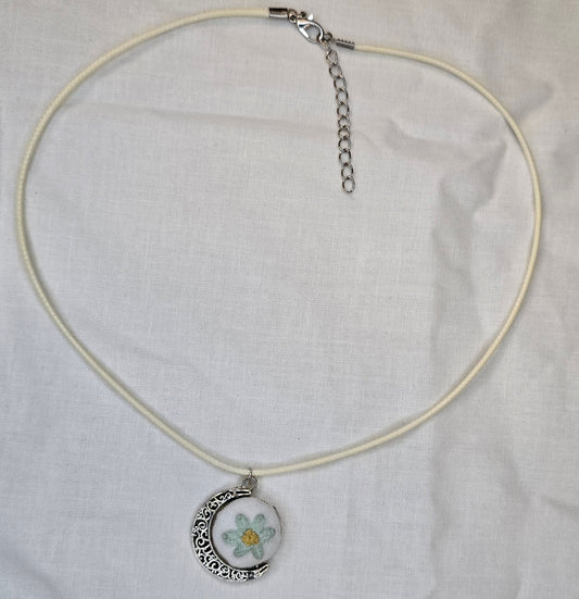 Daisy moon necklace