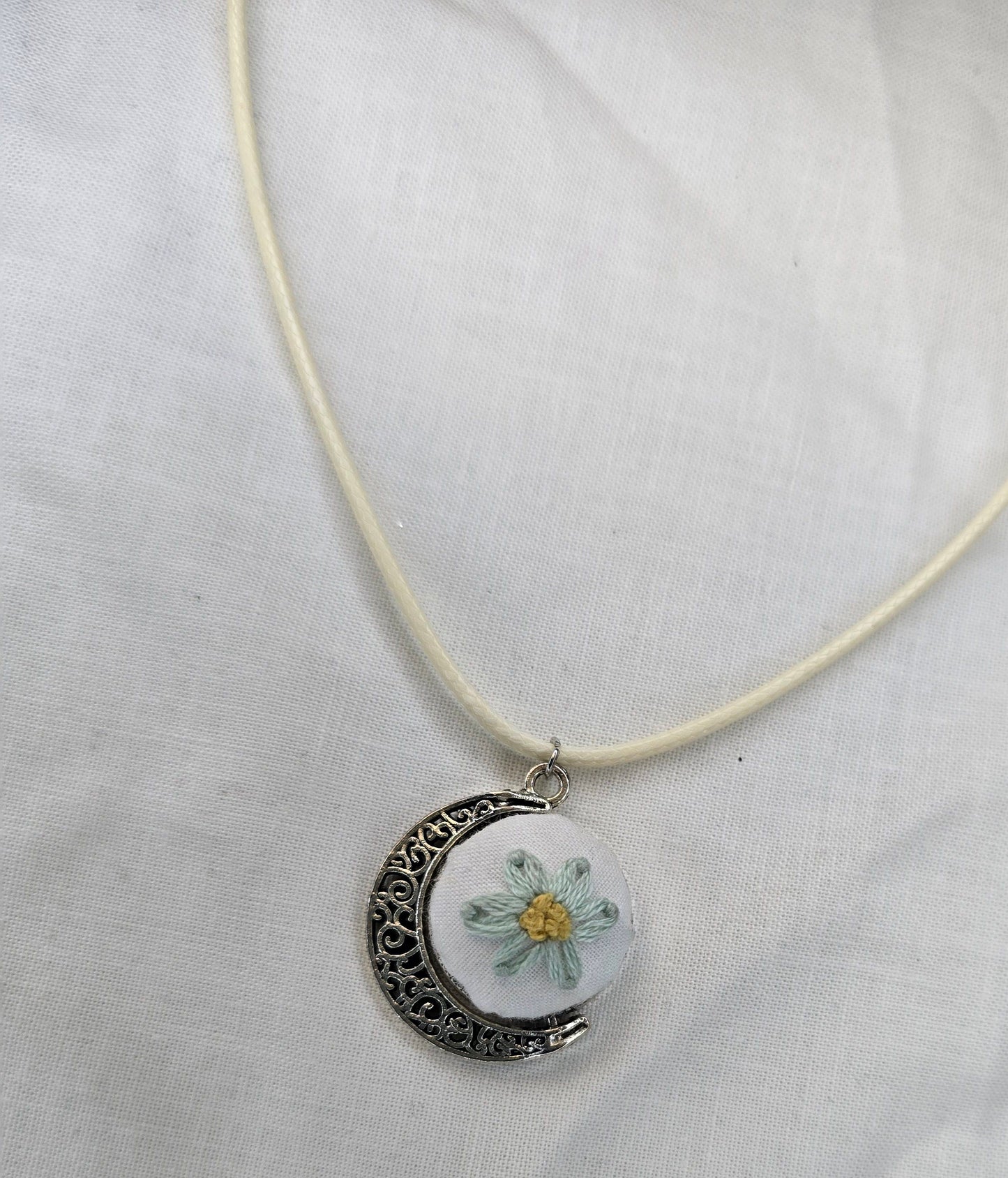 Daisy moon necklace