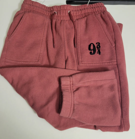 Pants with pocket design